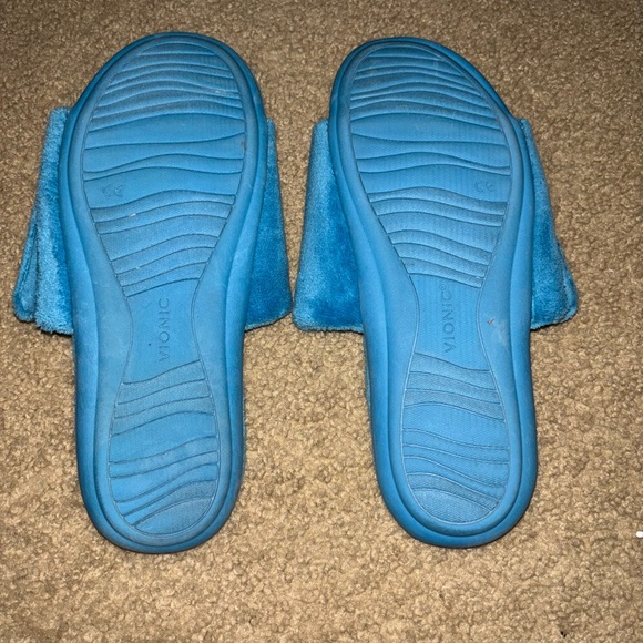 Vionic slippers size 9 - Picture 4 of 7